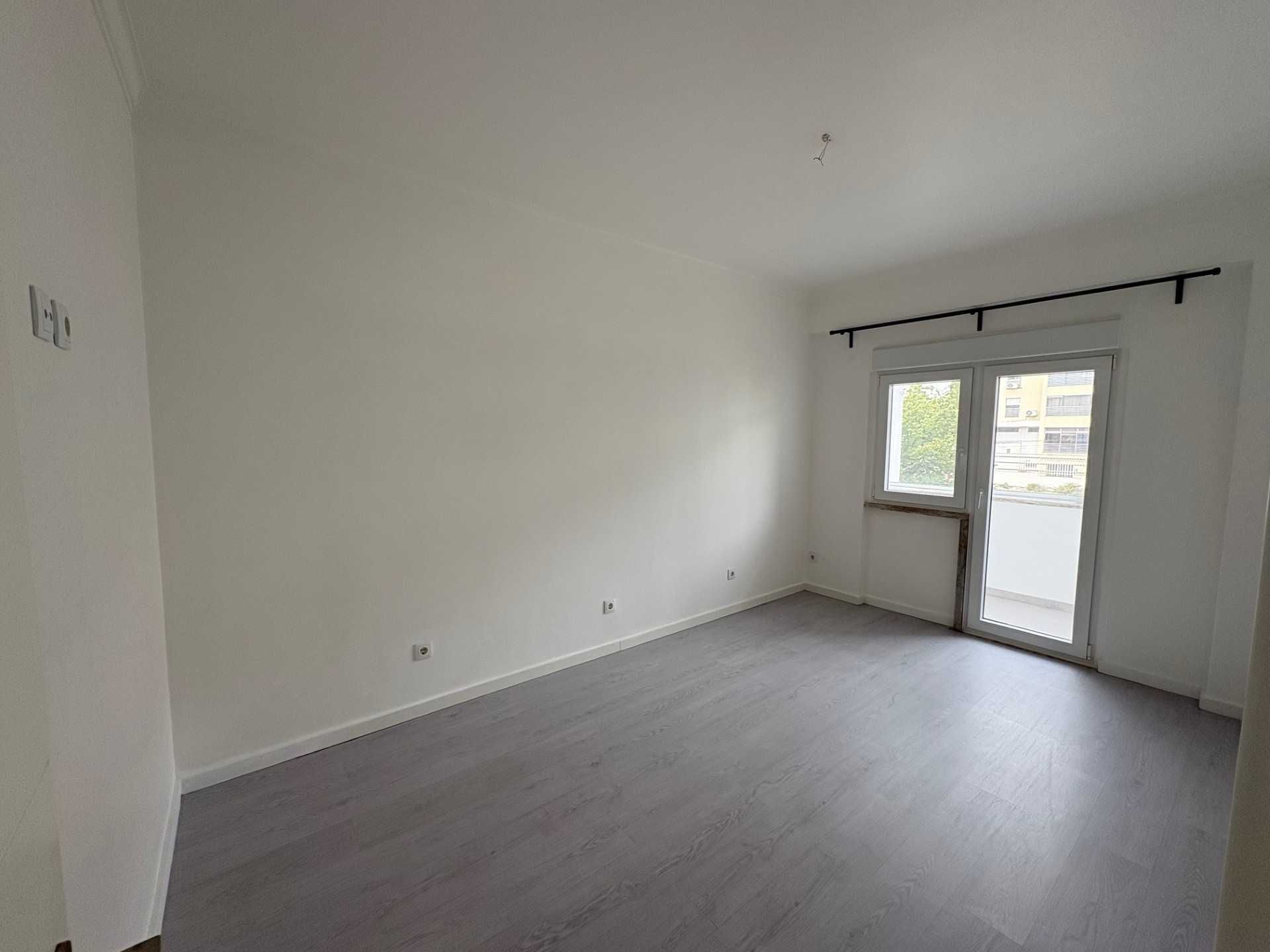 Apartamento T3 remodelado (2.º andar) com arrecadação - Bobadela