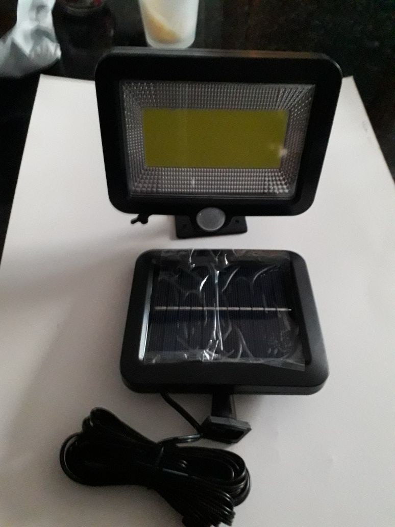 Holofotes de 120 led com Luz solar e sensor movimento á prova de água