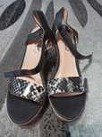 Buty na koturnach w rozmiarze 37