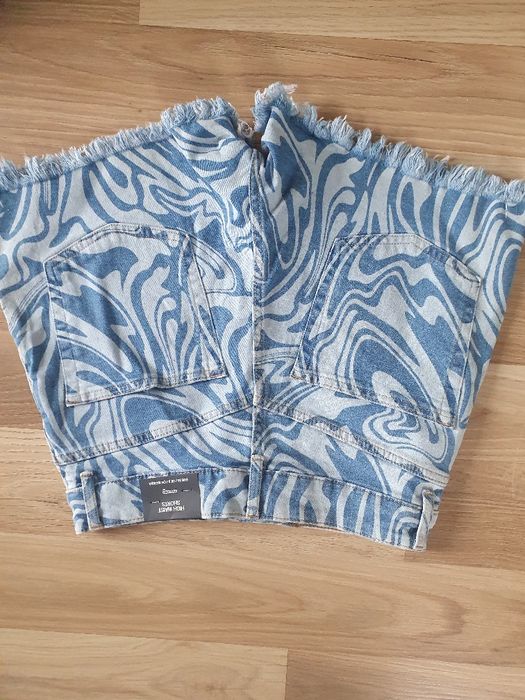 Nowe krótkie spodenki hm