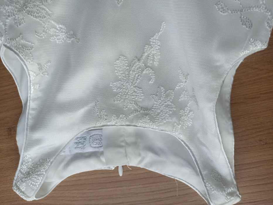 Biała elegancka sukienka dla dziewczynki rozmiar 98 smyk