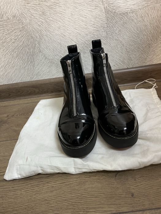 Продам женские лаковые ботинки Zara