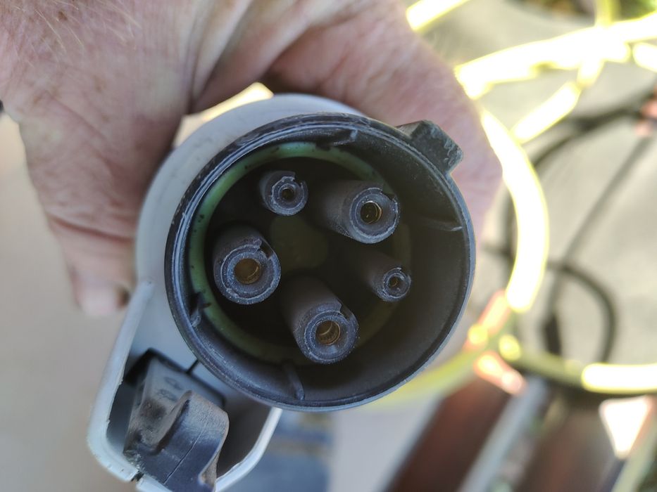 Продаю зарядний пртстрій для електромобіля