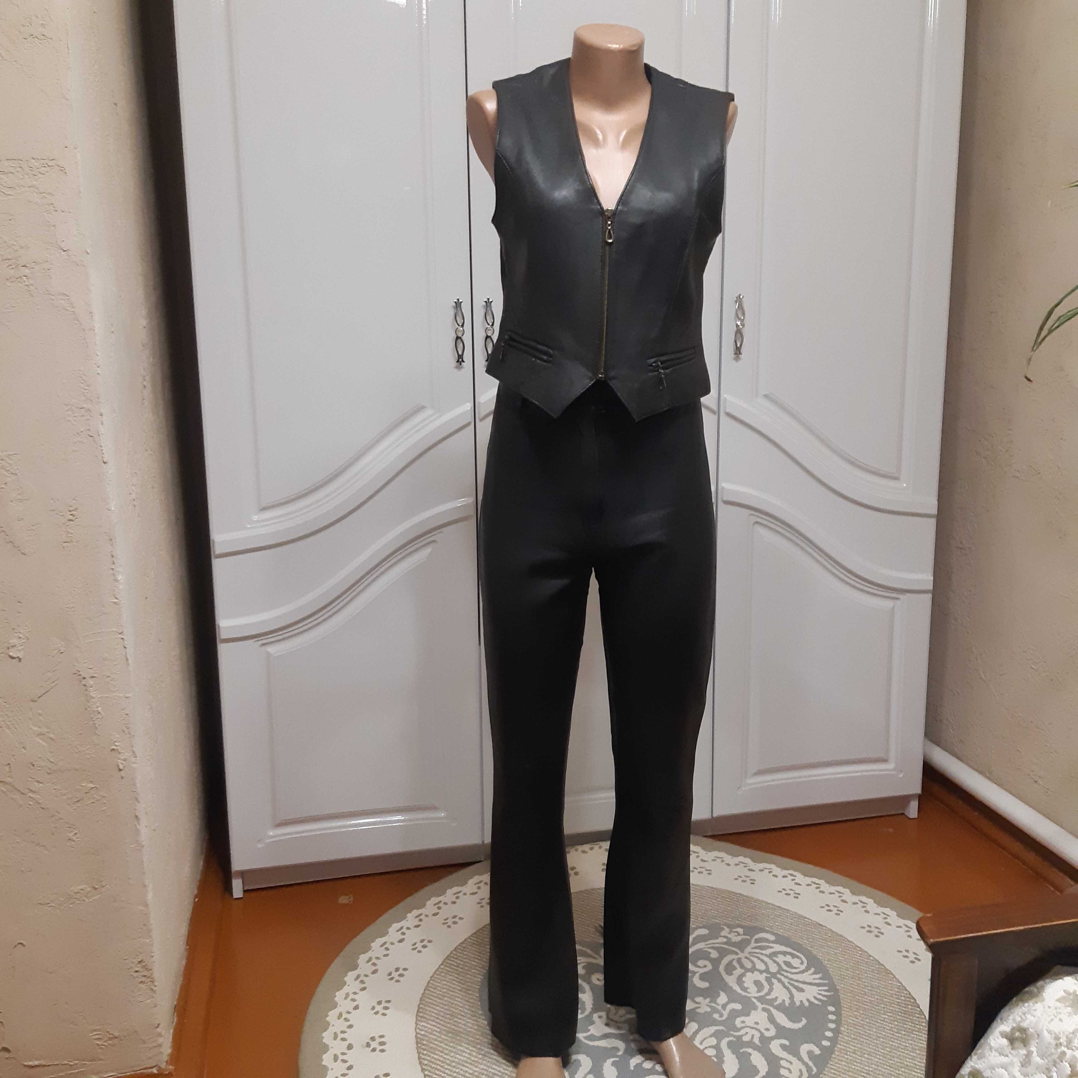 Продам итальянский женский кожаный костюм р-р.М