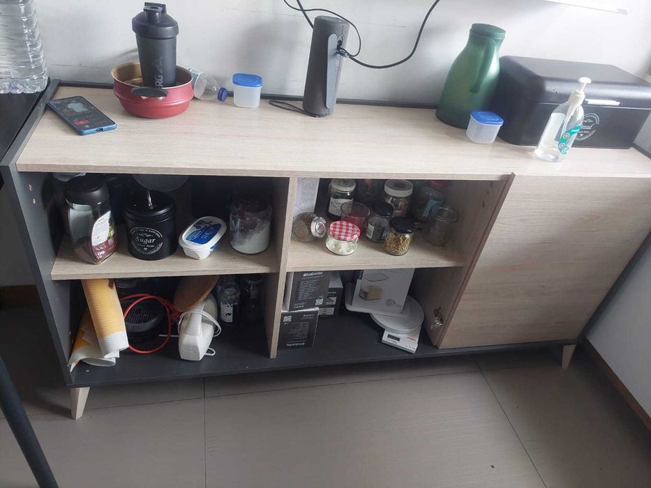 Recheio de casa em estado razoável