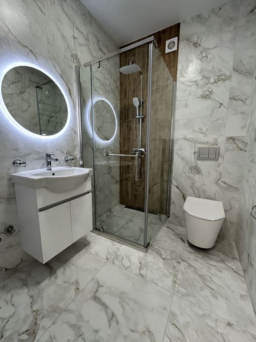 Квартира з сучасним ремонтом біля набержної! Без комісії!