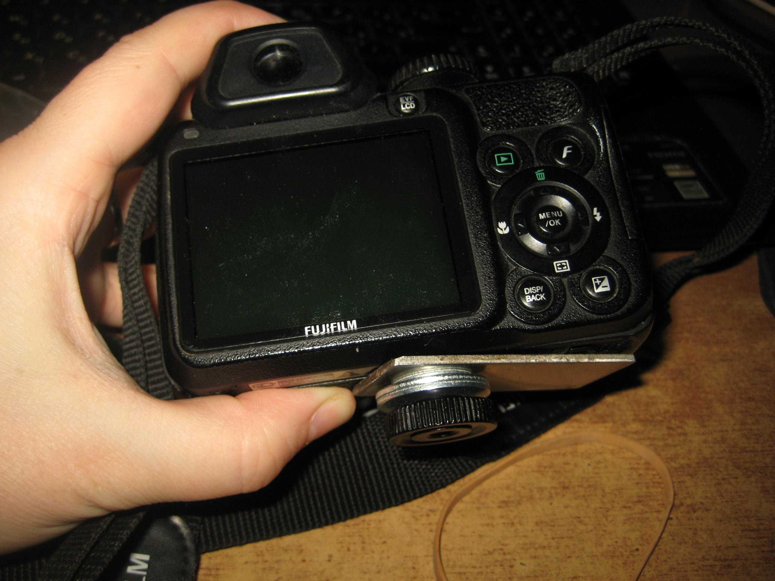 Фотоаппарат Fujifilm S2000HD, б/у