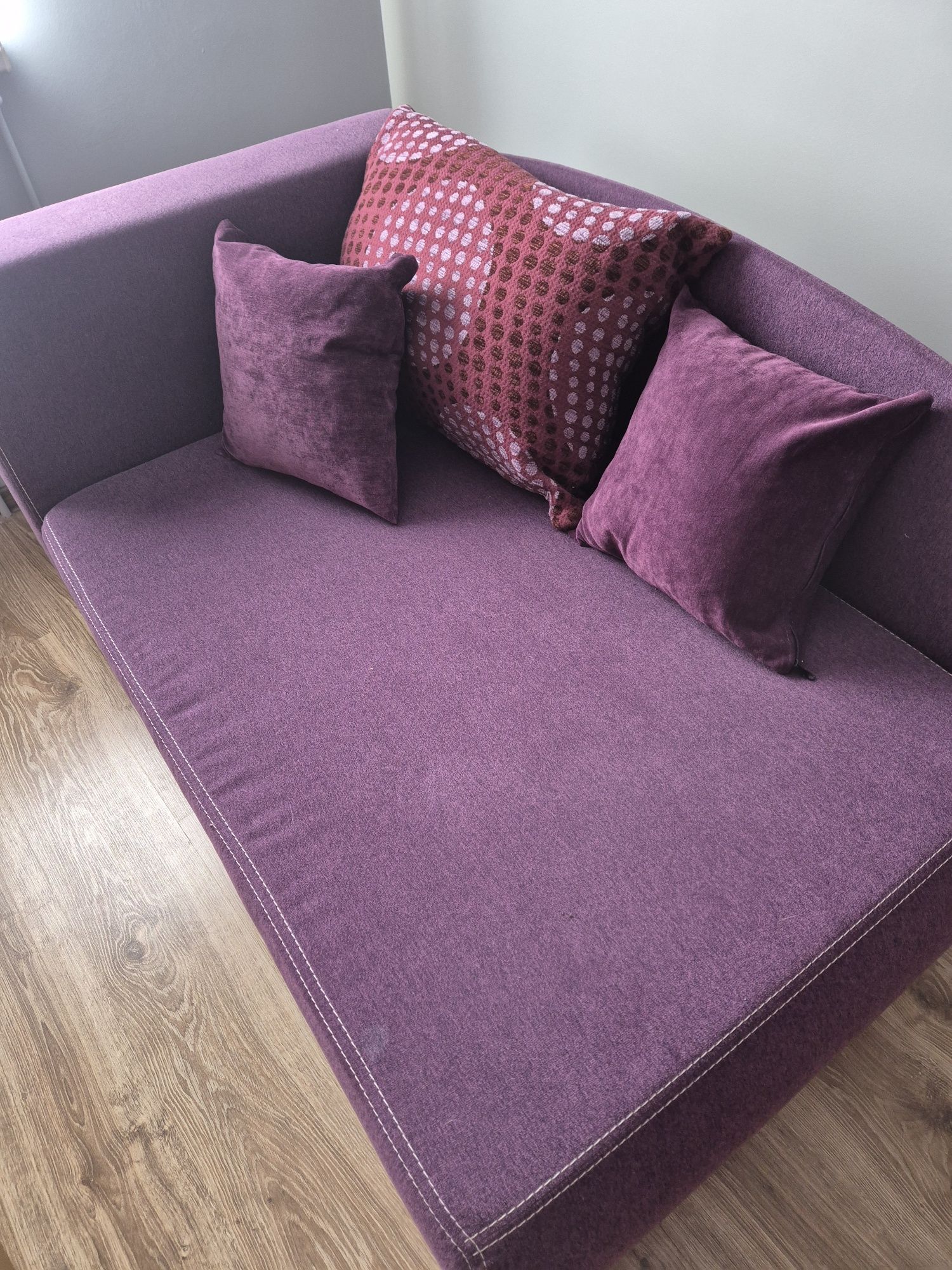 Sofa rozkladana fioletowa