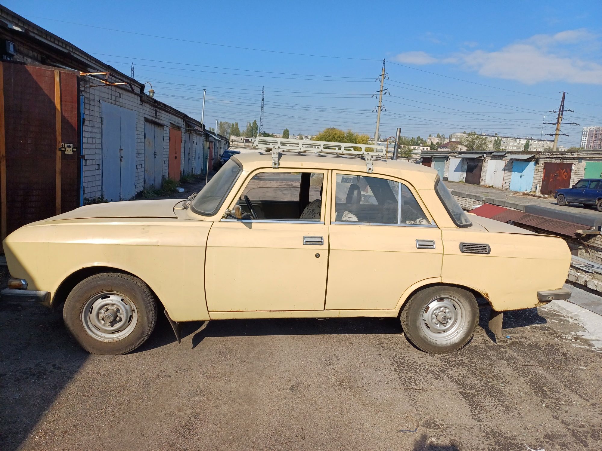 Автомобіль Москвич 2140