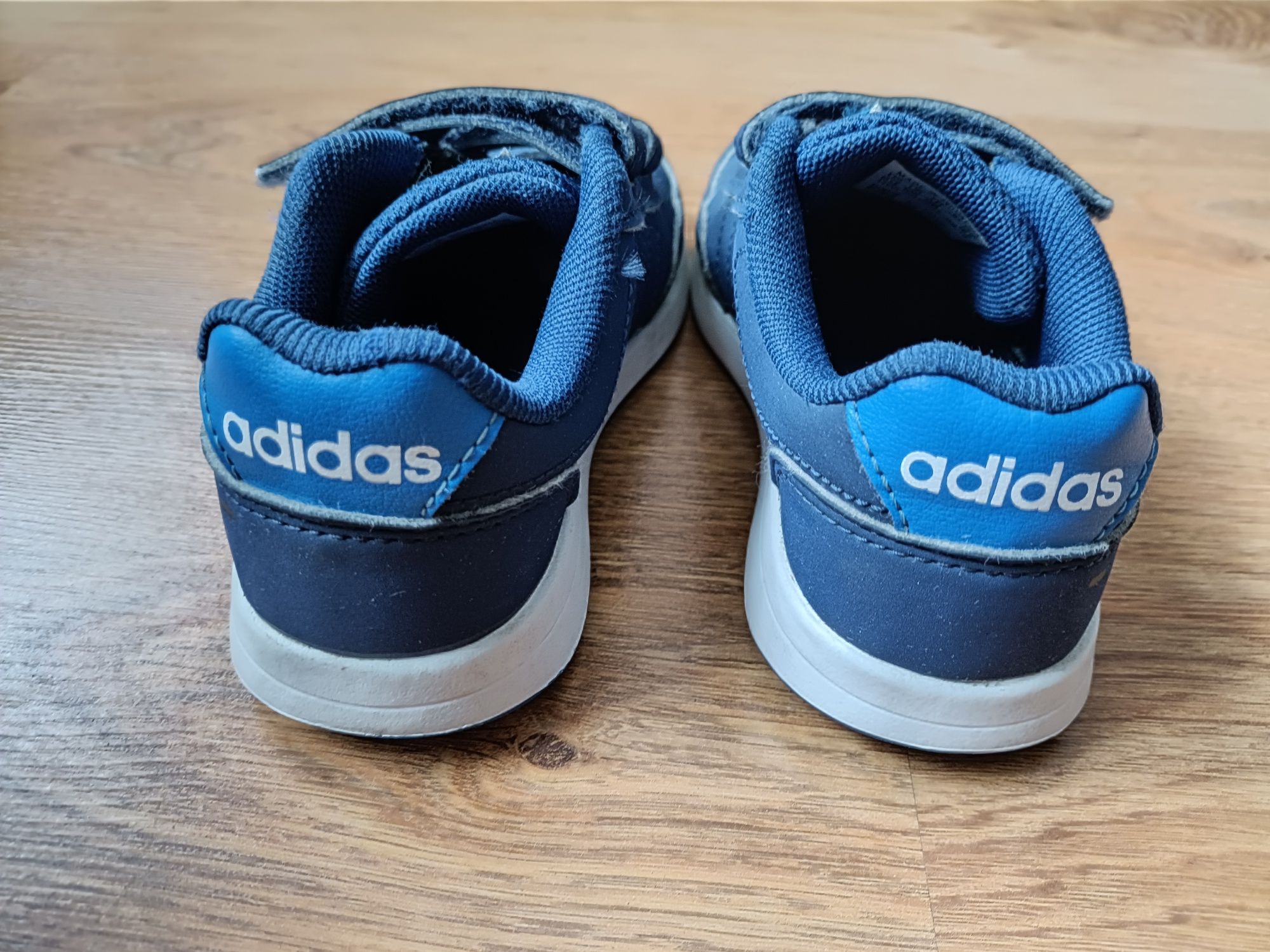 Buty adidas 28 chłopięce+ nowe spodnie coccodrillo