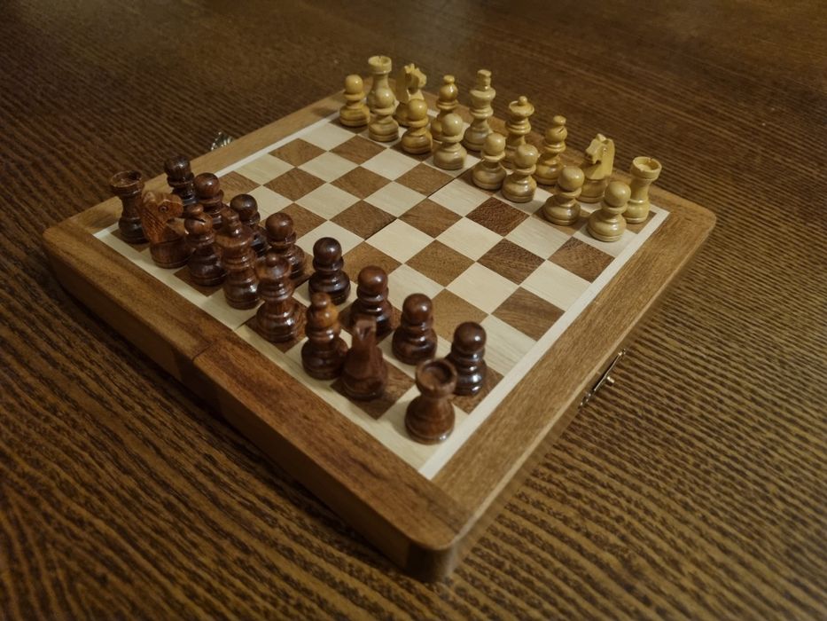 Indyjskie magnetyczne szachy podróżne