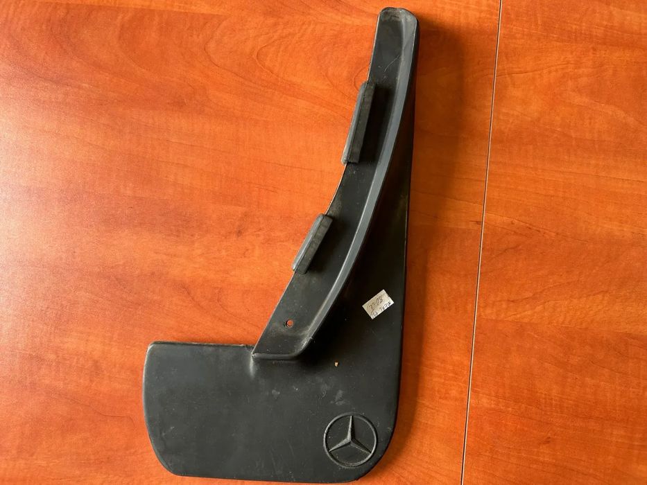 MERCEDES BENZ 190 W201 CHLAPACZ ORYGINAŁ TYŁ