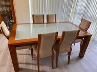 Vendo mesa de jantar com cadeiras