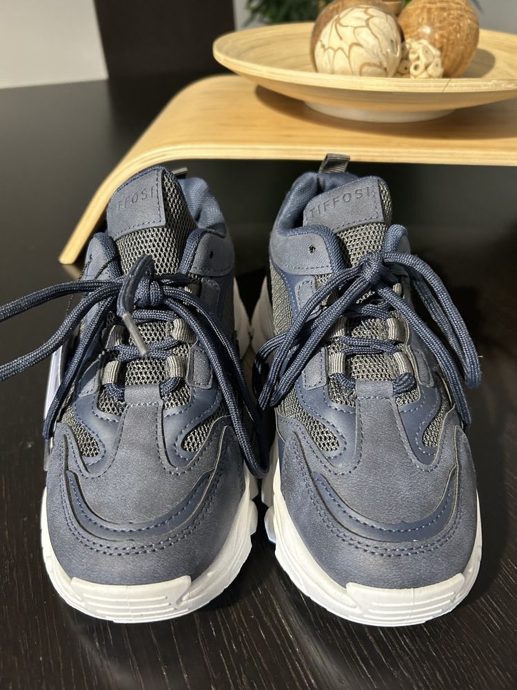 Tenis tiffosi novos