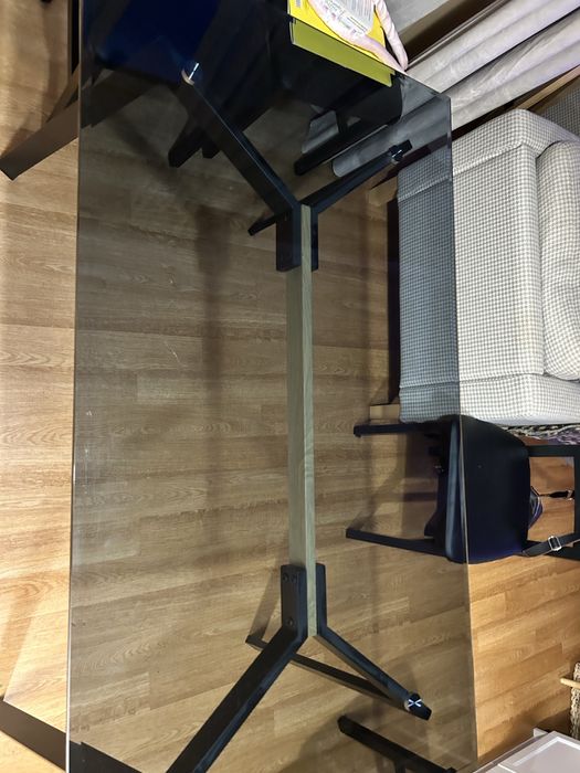 Elegancki szklany stół