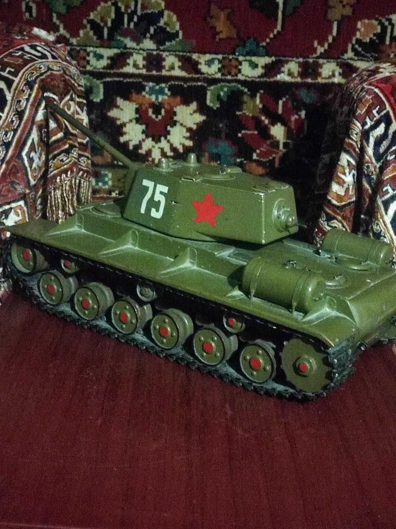 Танк 1975 года игрушка