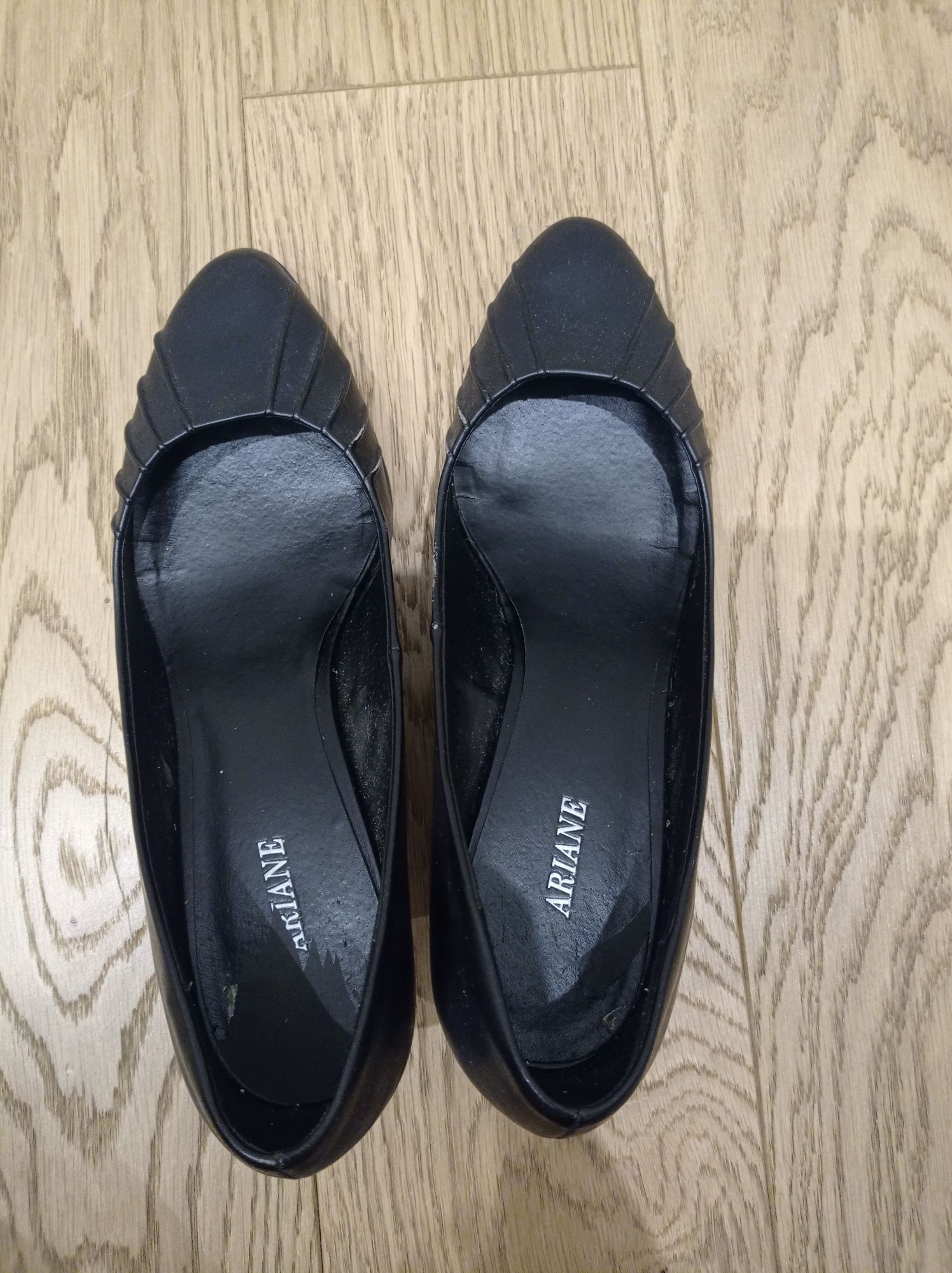 Buty damskie na niskim obcasie rozmiar 39