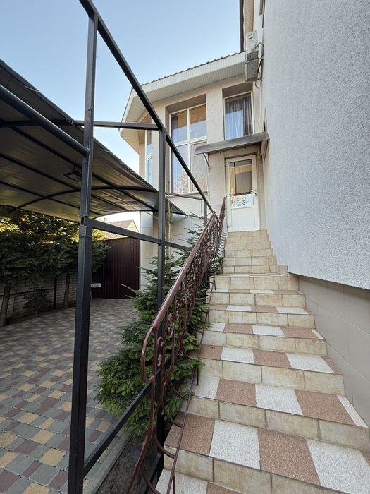 Сдам дом Архитекторская  с ремонтом 4 к 150 м ,место для авто! Киевски