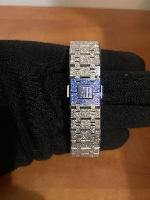 Audemars Piguet Royal Oak Frosted Silver Dial *NOVO*