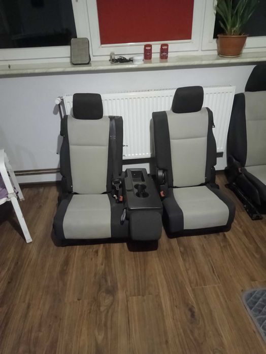 Sprzedam zestaw 7 osobowy  fotele Dodge Journey