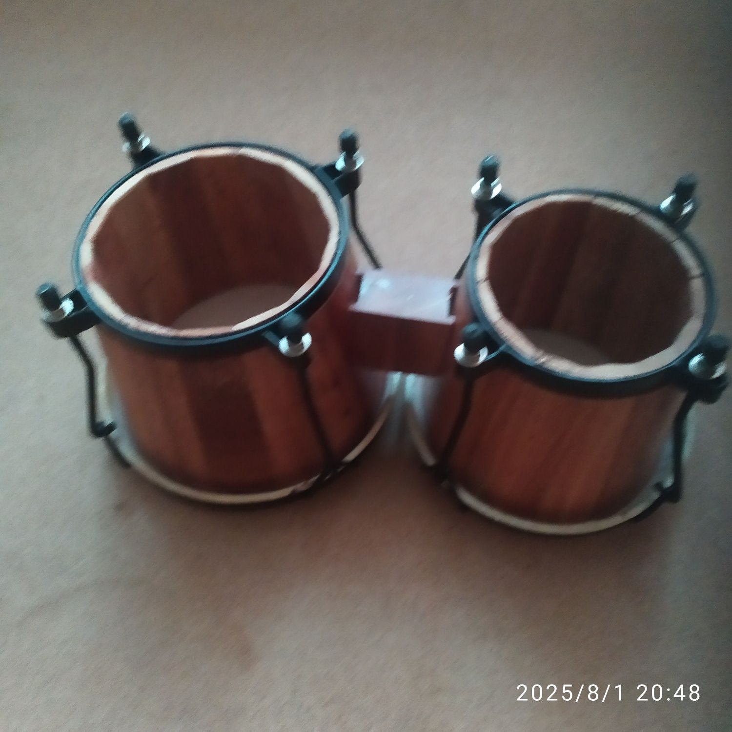 Instrument w stylu afrykański bongo.