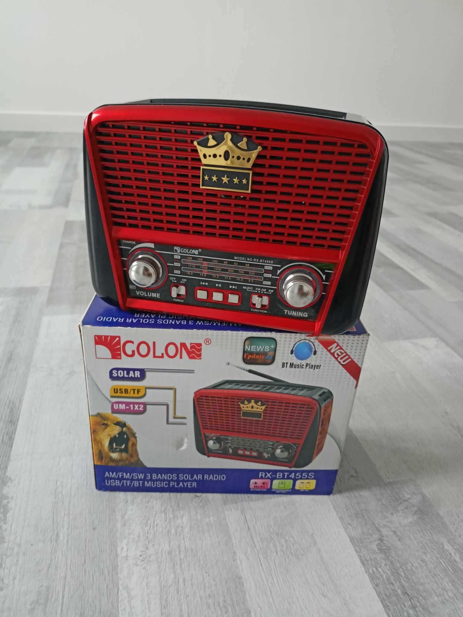 Radio z panelem słonecznym w stylu retro vintage