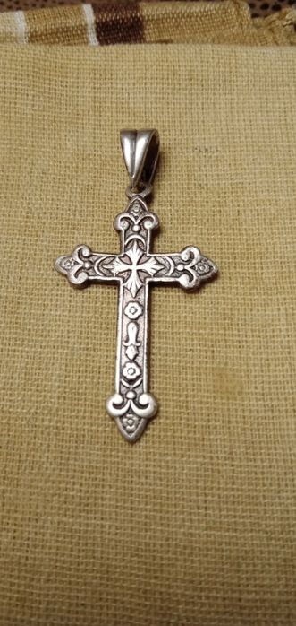 Шикарний вінтажний хрестик.