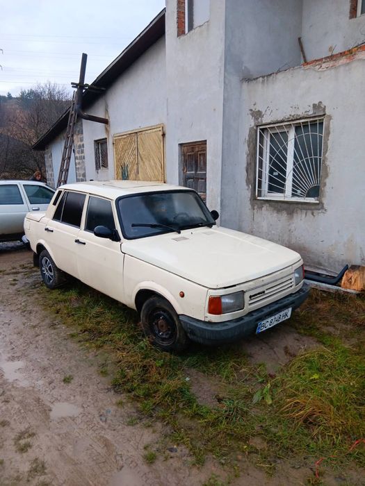 Авто Wartburg в хорошому стані