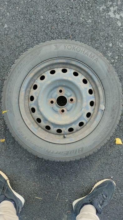 Sprzedam felgi stalowe 15” z zimowymi oponami– Corolla E12 4x100