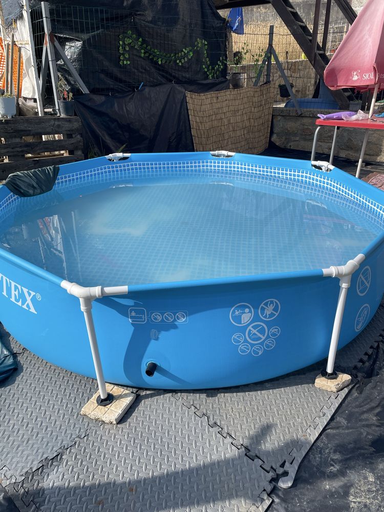 Vendo piscina como podem ver nas fotos