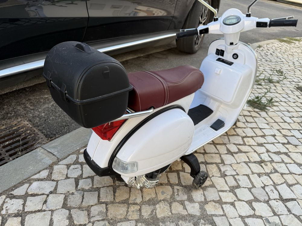 Mota crianca vespa electirca
