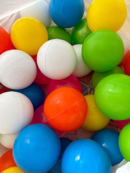 Пластмасові кульки іграшкові