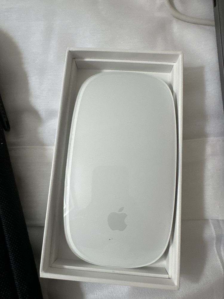 MacBook Air M1 APPLE + Magic Mouse Apple + Capa
