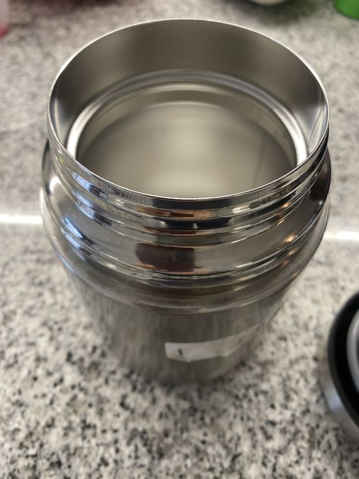 Termo com taça na tampa