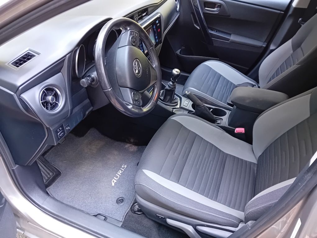 Toyota auris 2015r-D4D-super stan+4 opony zimowe