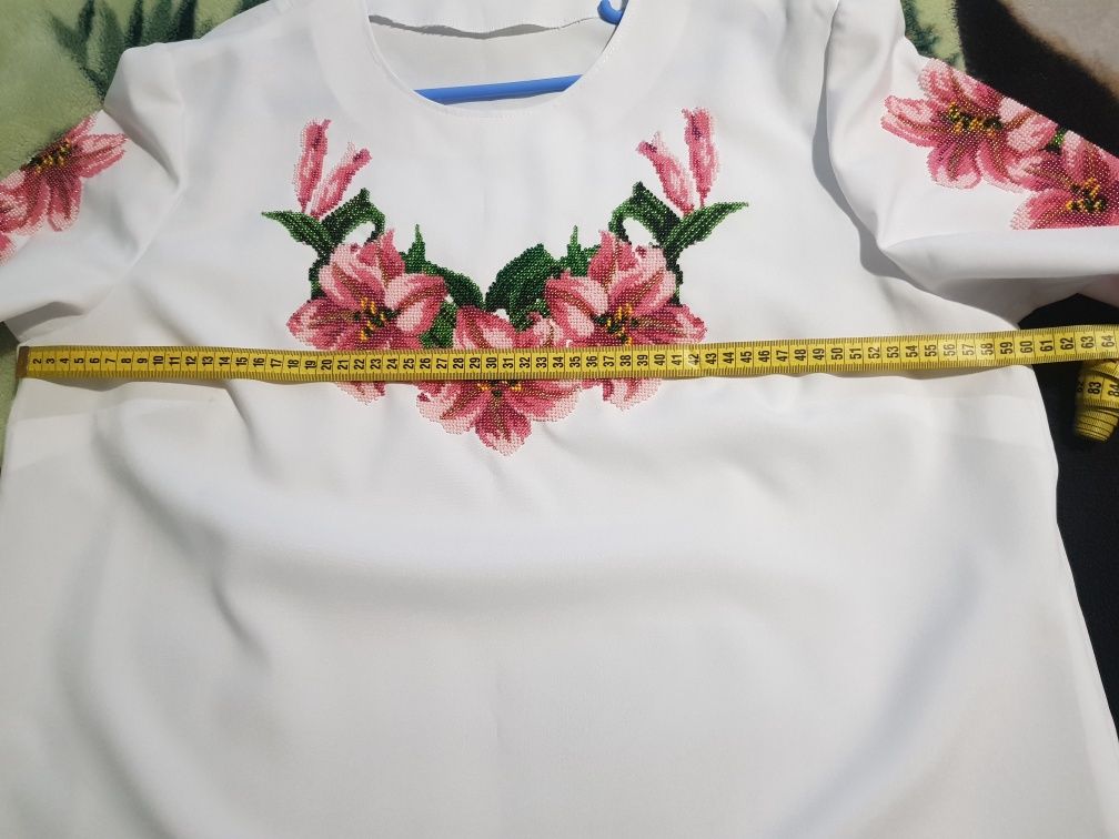Продам вишиванку з бісеру