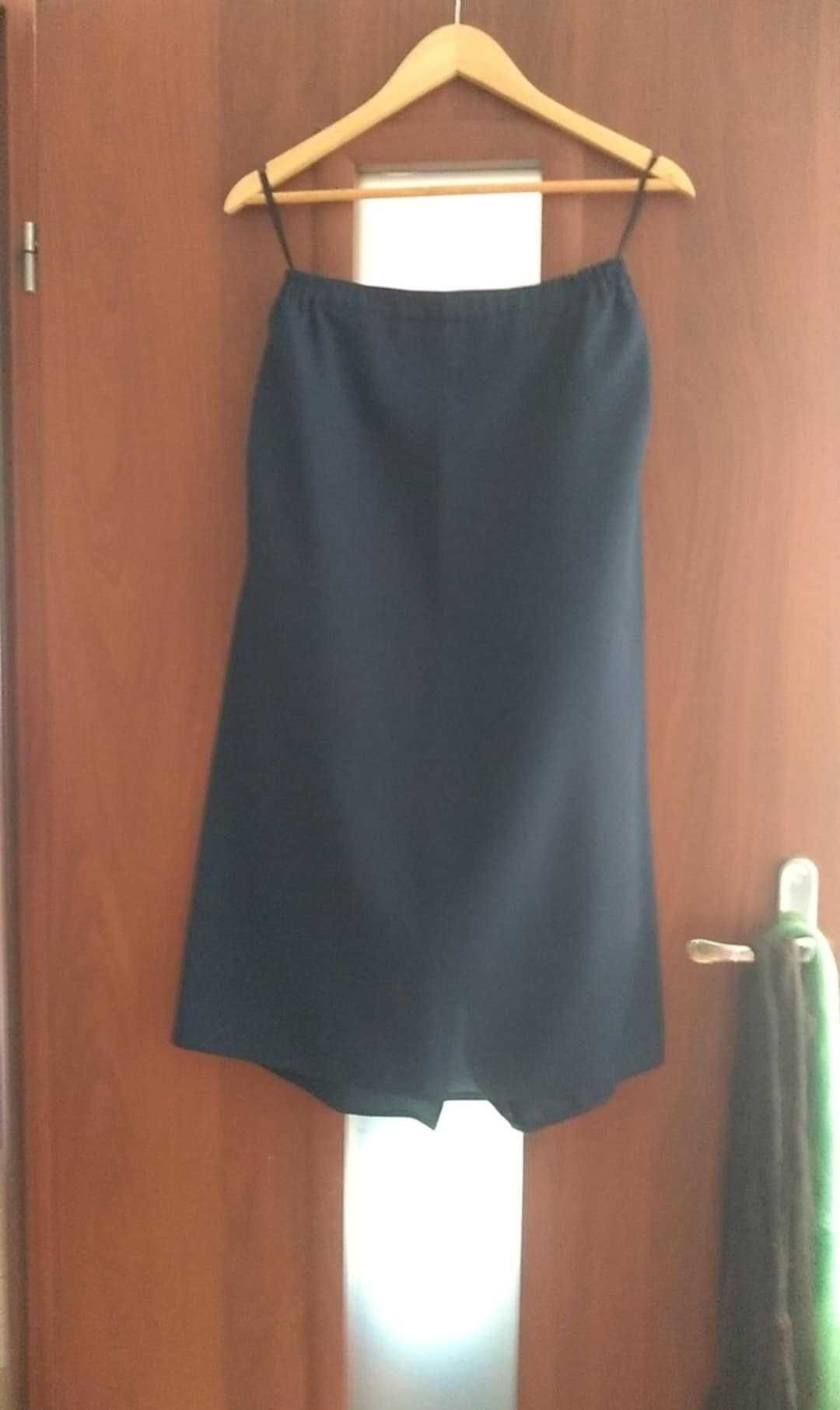 garnitur damski ze spódnicą i bluzką