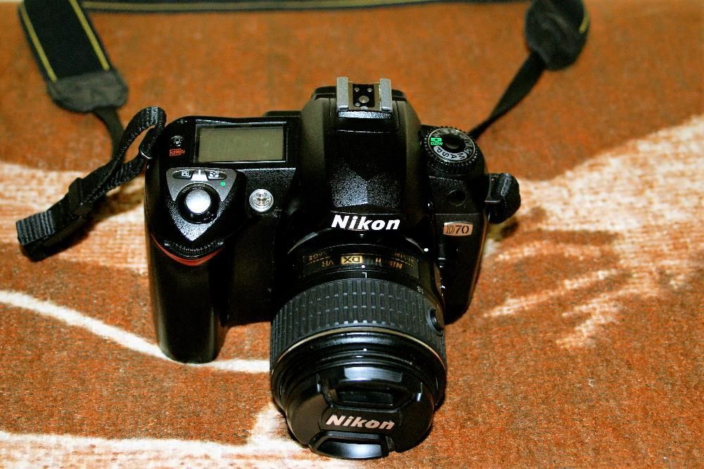 nikon d70 komplet ,obiektyw, ładowarka, akumulator, pasek, karta pamię