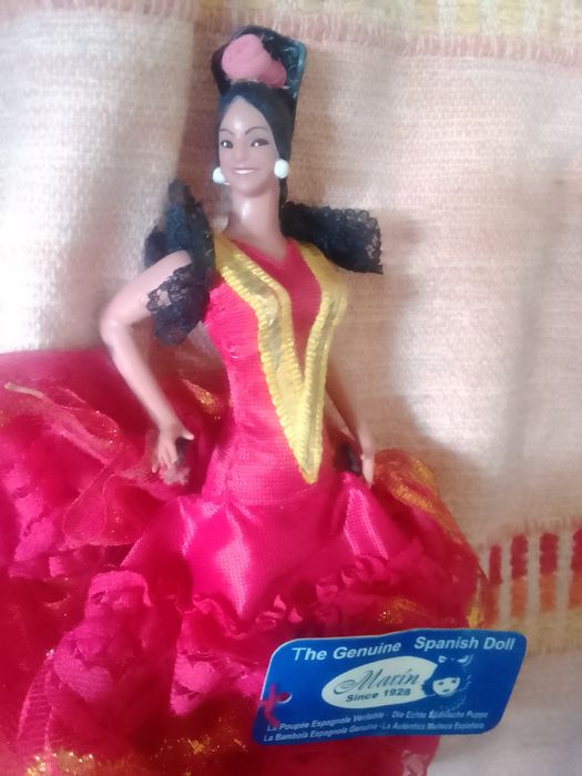 Sevilhana média nova com etiqueta muito linda  só 20€