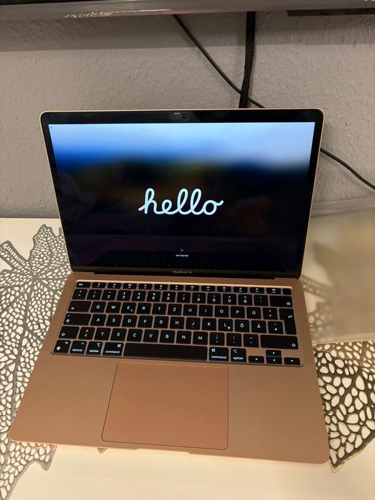 Apple MacBook Air 13” z M1 Chip – Gold – 2020