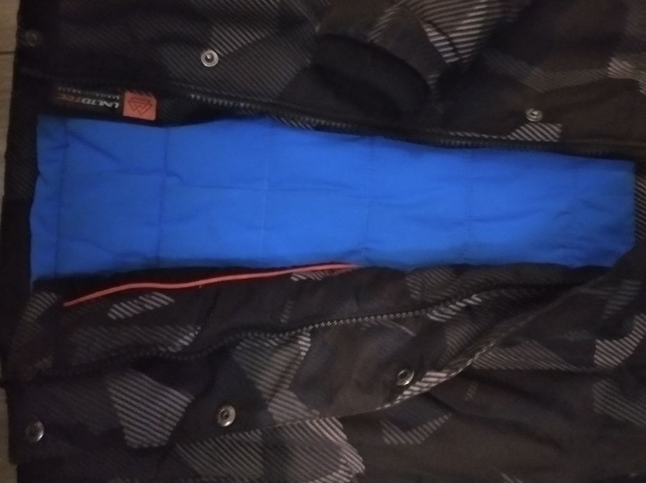 Осіння куртка, 122 см. Стійка до води