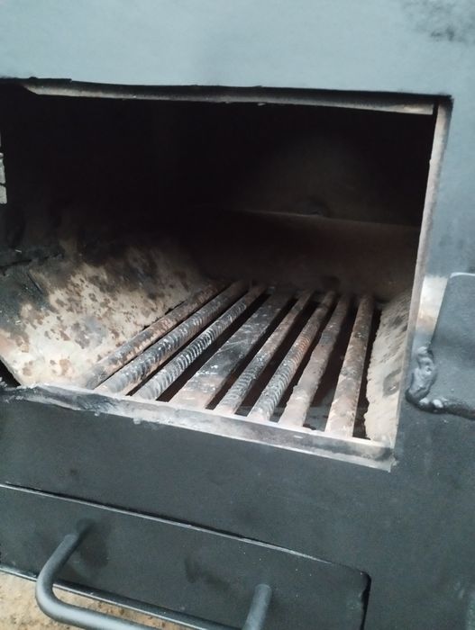 Буржуйка, металева піч.