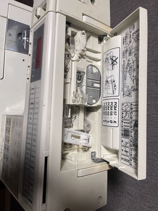 Швейна машина Singer symphonie 2000