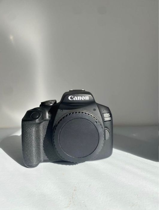 camara fotografica canon eos 2000D