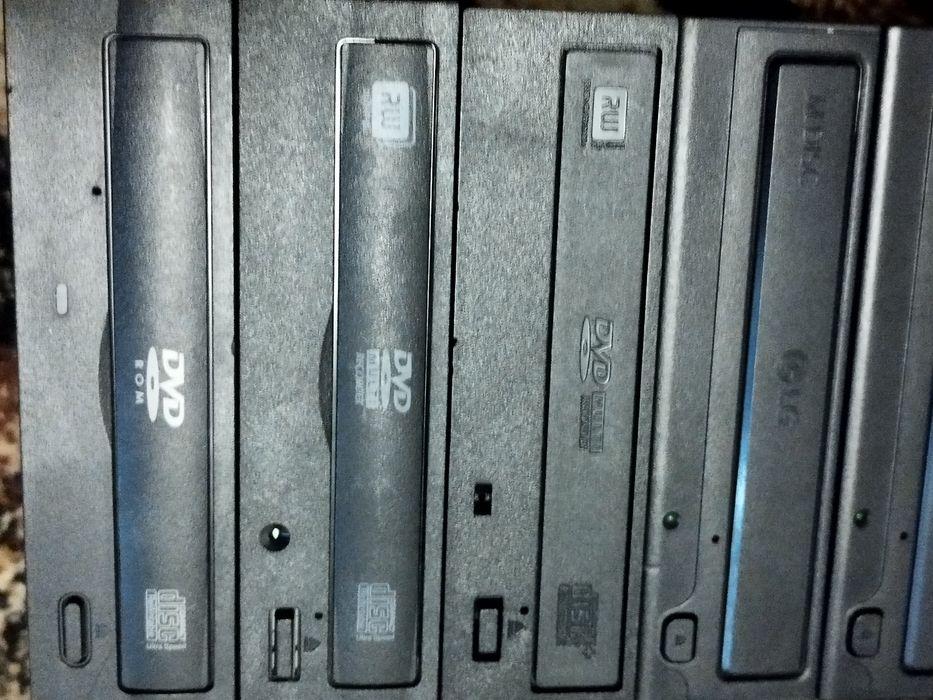 Zestaw napędów DVD