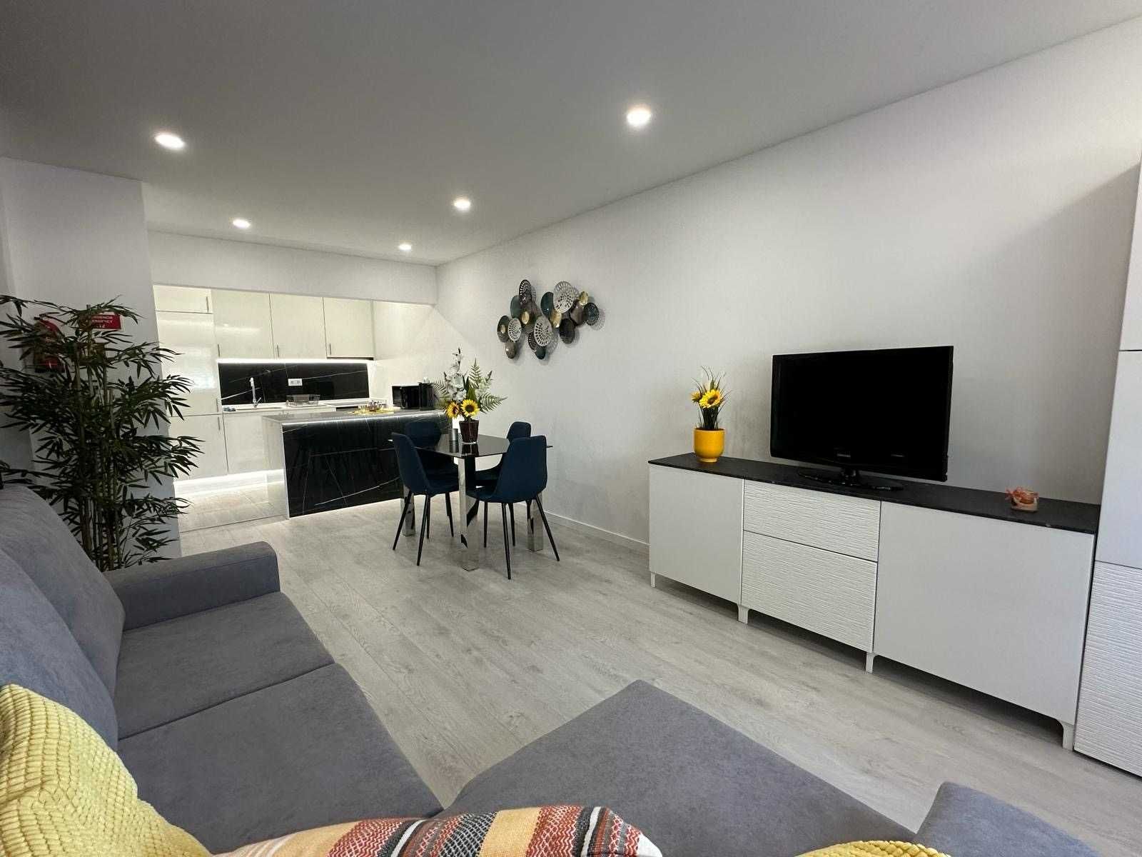 Apartamento T1 Remodelado e Mobilado — a 5 min da Praia!