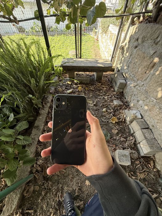 iPhone 11 Branco / iPhone 11 Preto