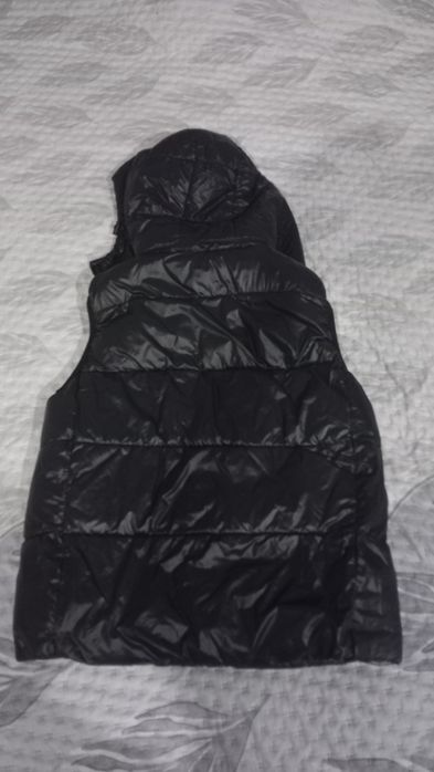 Colete na cor preta