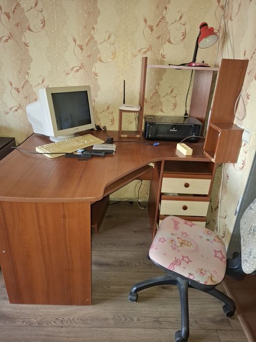 Стіл письмовий кутовий