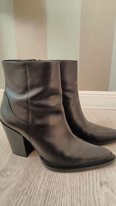Obniżka ceny!!Zara r.39 skóra ! Jak nowe botki kowbojki